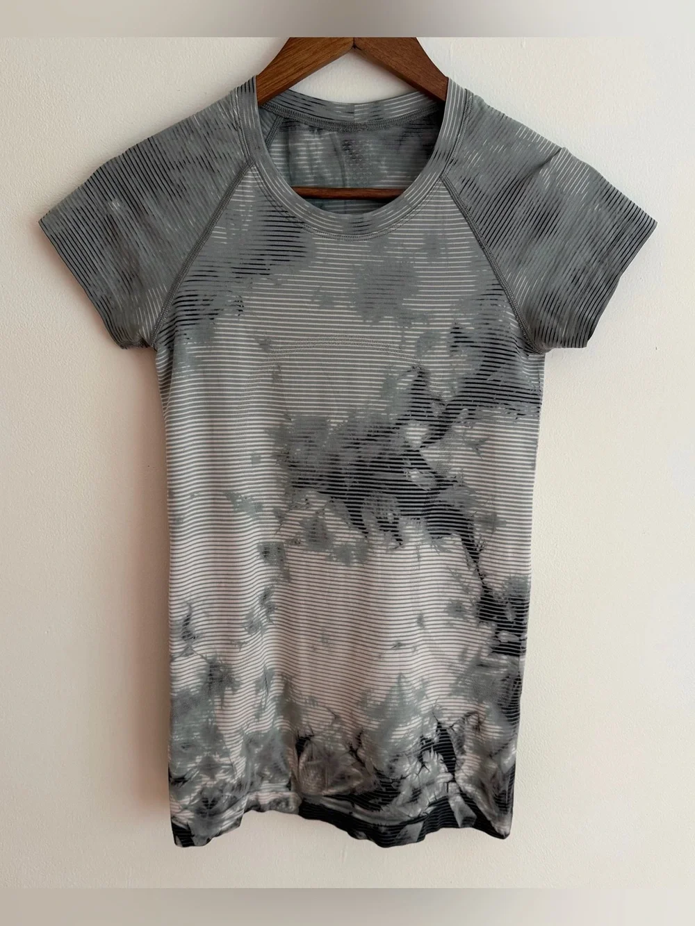 Lululemon Swiftly Tech Short Sleeve Tee Shibori Stripe Graphite Grey Size 4